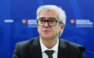 Alargado intervalo entre primeira e segunda dose da vacina da Pfizer