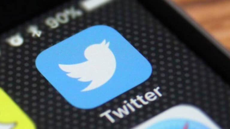 Twitter vai banir utilizadores por desinformação sobre vacinas