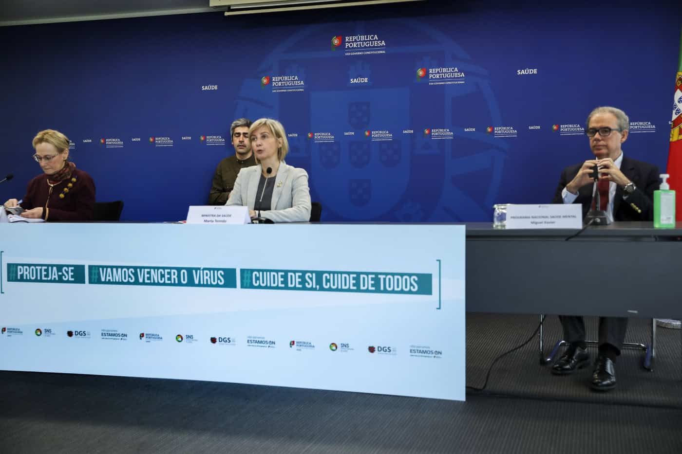 A comunicação da covid-19 em Portugal. Da adesão à mensagem à missão de questionar