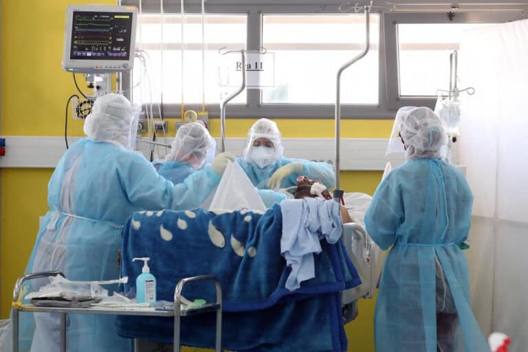 Percentagem total de mortes atribuída à Covid-19 desce para metade na última quinzena&nbsp;