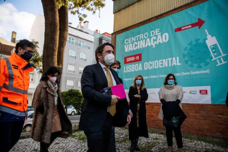 Portugal já administrou um milhão de vacinas num “caminho ainda longo”