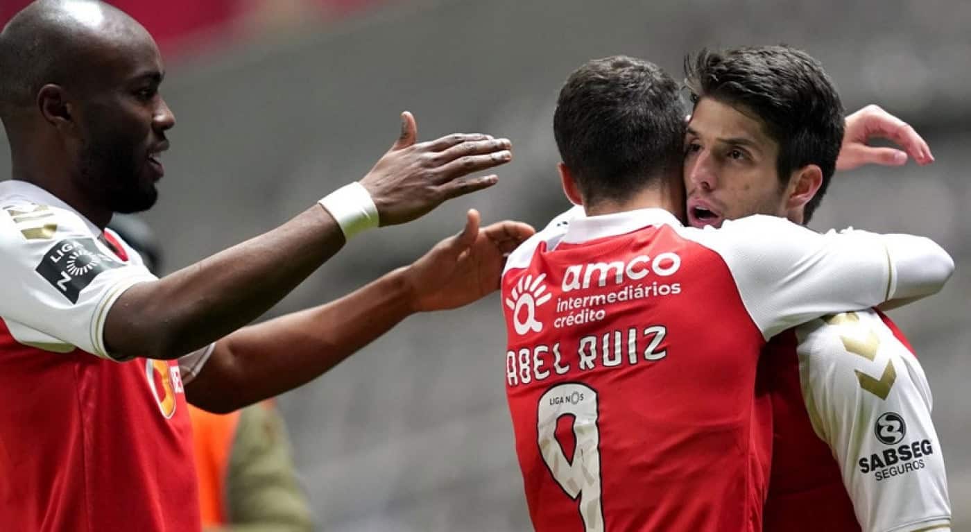 SCB vence dérbi de forma expressiva e tranquila