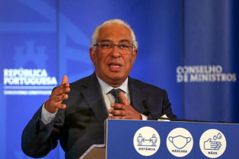 Cabeleireiros reabrem segunda-feira; Ensino Superior e restaurantes a 19 de abril