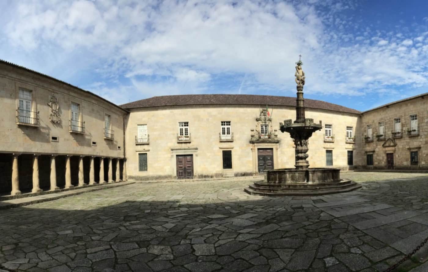 Escolha de reitor, envelhecimento e investigação marca debate entre listas ao conselho geral