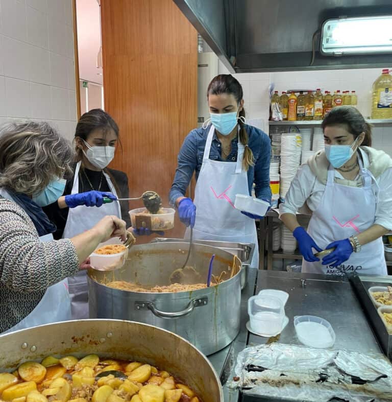 'Virar a Página' oferece refeições há um ano. "Nunca dissemos que não a ninguém"