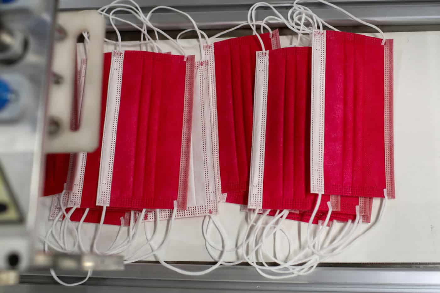 Parlamento avança com uso obrigatório de máscaras na rua, pelo menos, até julho