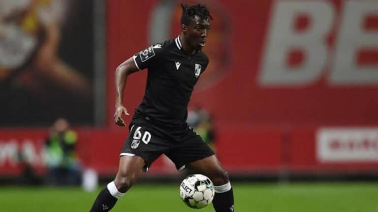 Defesa do Vitória SC Zié Ouattara reinfetado