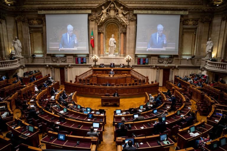 Parlamento debate projetos para adiar as eleições autárquicas
