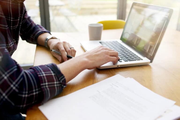 Governo aprova teletrabalho obrigatório até final do ano