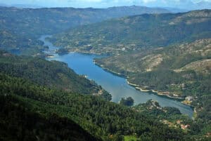 MP pede demolição de 6 moradias ilegais no Gerês e acusa 18 arguidos&nbsp;