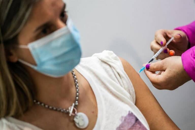 Em maio serão administradas 100 mil vacinas por dia