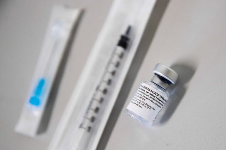 Portugal é um dos únicos países a não vacinar pessoas que já foram infetadas