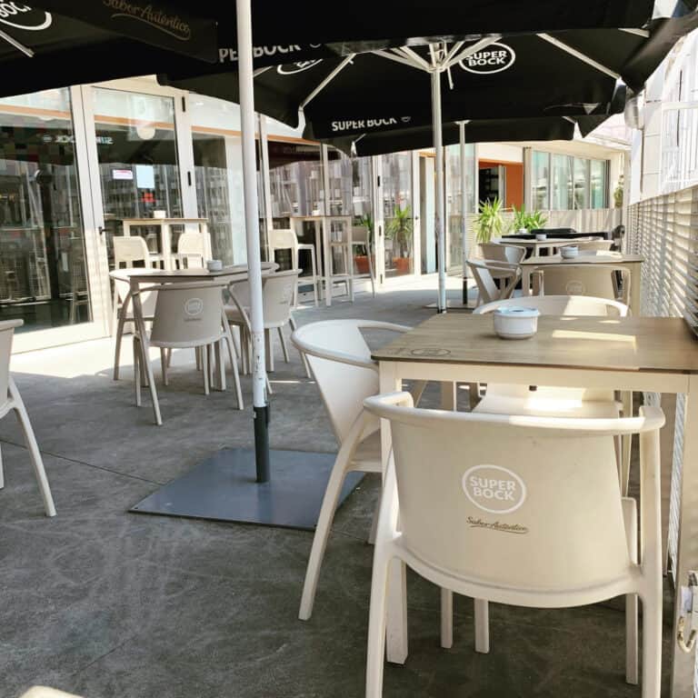 Esplanadas e pequeno comércio reabrem segunda-feira