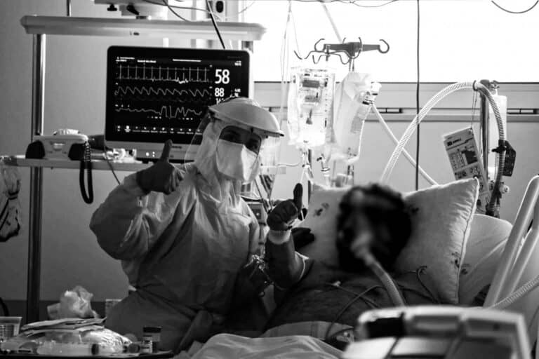 Diagnóstico: COVID. Como a saúde, educação e justiça (sobre)viveram ao último ano