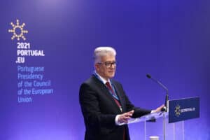 Governo pretende abrir centro de PMA no Algarve até ao final do ano