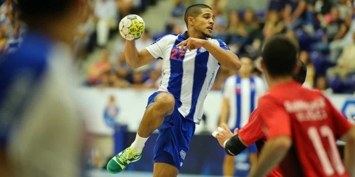 Bracarense André Gomes troca FCP por clube alemão