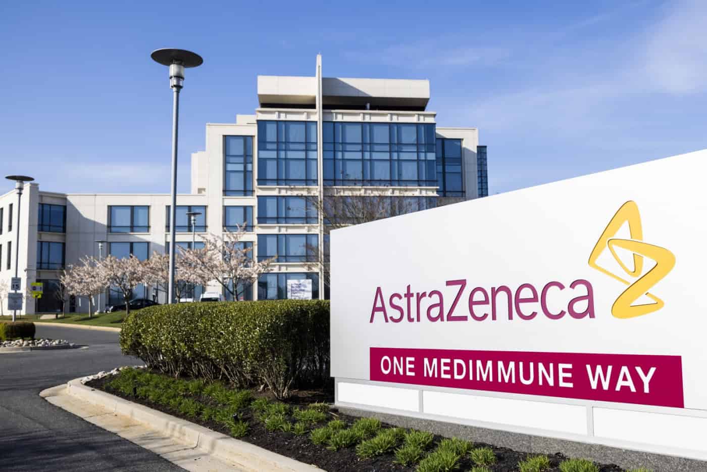 AstraZeneca atrasa entrega de metade das vacinas na UE