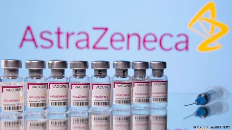 Autoridades admitem que 2.ª dose da AstraZeneca pode ser substituída por outra vacina