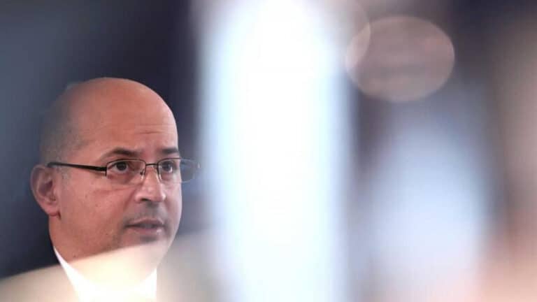 Governo corta previsão do PIB para 4% em 2020. Desemprego sobe para 7,3%