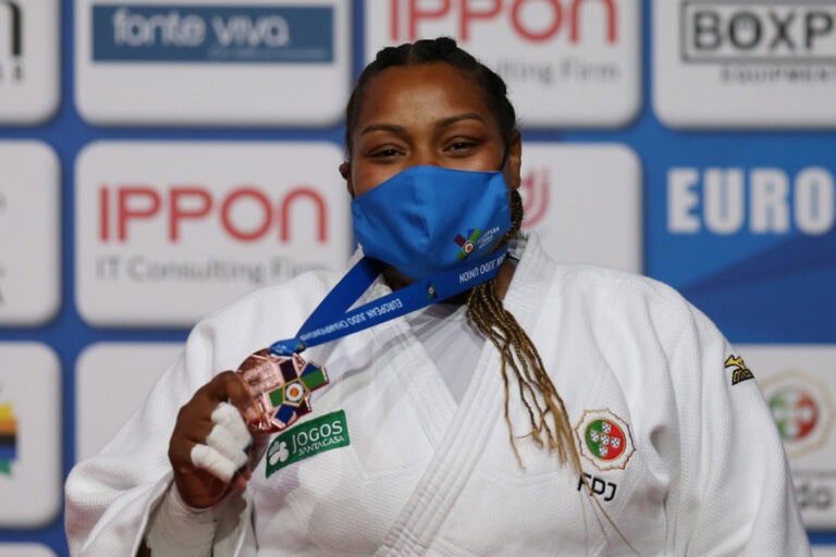 Rochele Nunes conquista medalha de bronze em +78 kg nos Europeus de judo
