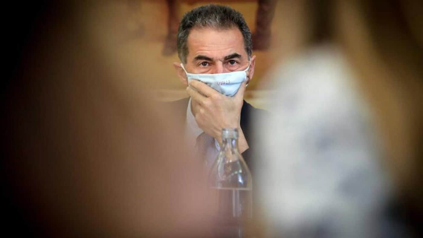 Ministro garante que não há discriminação dos professores do ensino superior na vacinação