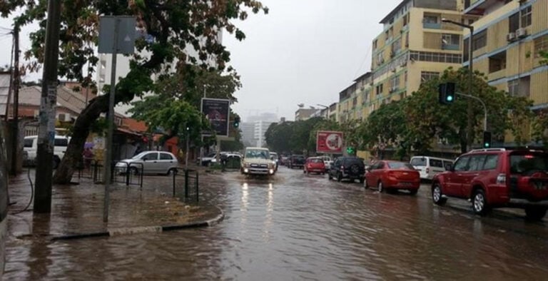 Chuvas torrenciais em Luanda provocaram 14 mortos e mais de 8.000 desalojados