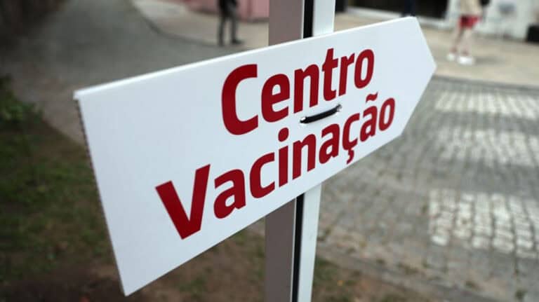 Portal do auto-agendamento para vacinação começa hoje a funcionar