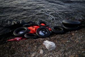 Pelo menos 17 imigrantes morreram a bordo de um barco encontrado à deriva nas Canárias