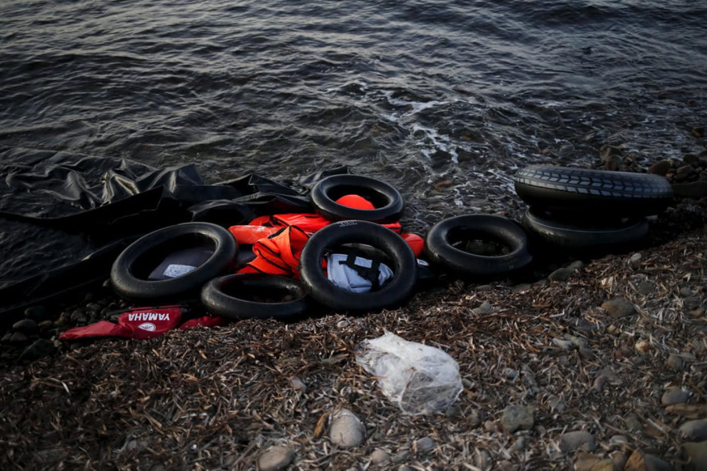 Pelo menos 17 imigrantes morreram a bordo de um barco encontrado à deriva nas Canárias