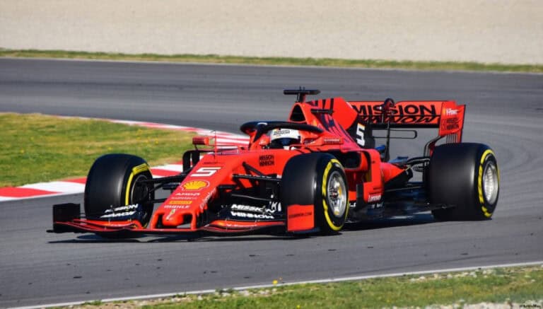 Duelo entre Hamilton e Verstappen ‘aquece’ Algarve