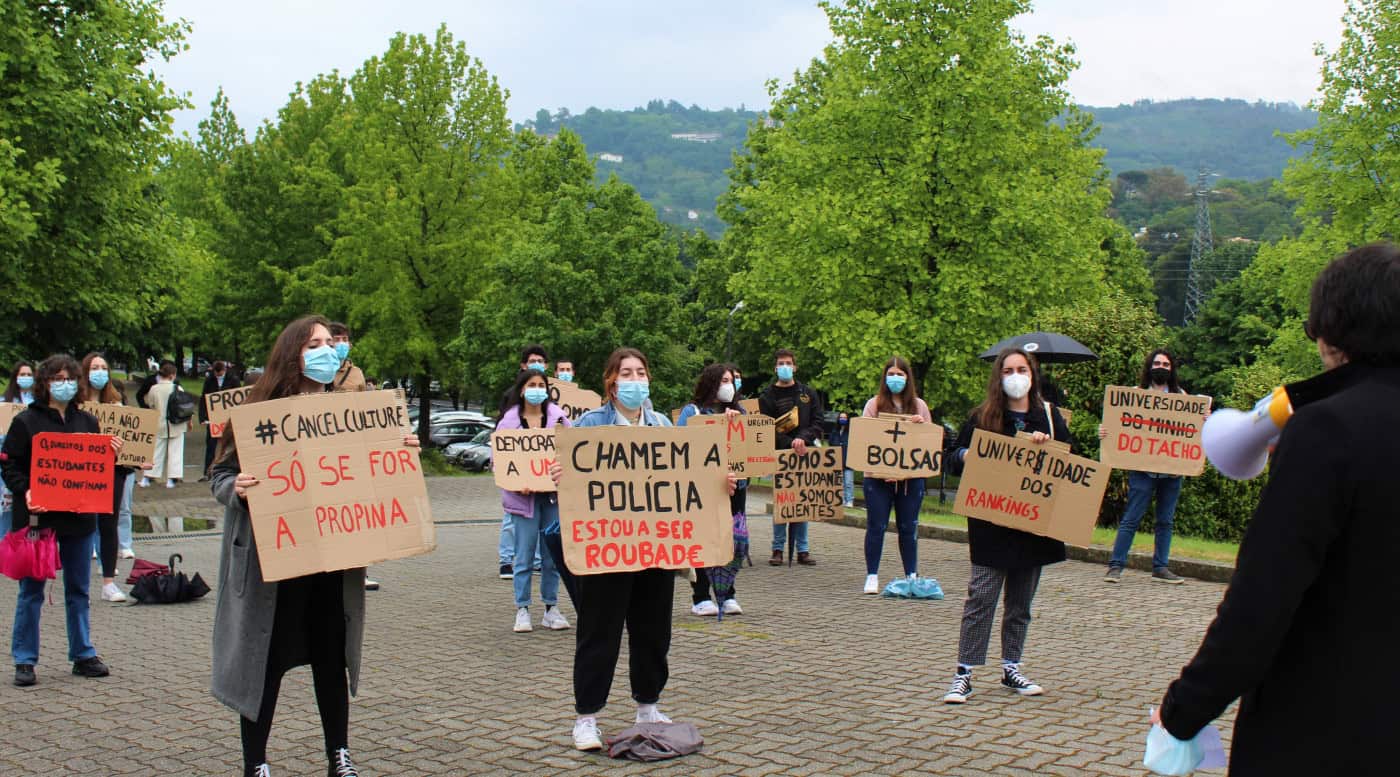 Estudantes defendem fim das propinas; Reitor da UMinho promete estar atento