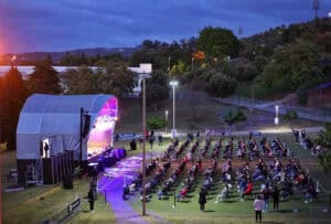 "Agora é com 400 pessoas, mas daqui a um mês ou dois espero que seja com 4 mil"