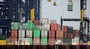 PIB cai 5,4% no 1.º trimestre em termos homólogos e recua 3,3% em cadeia