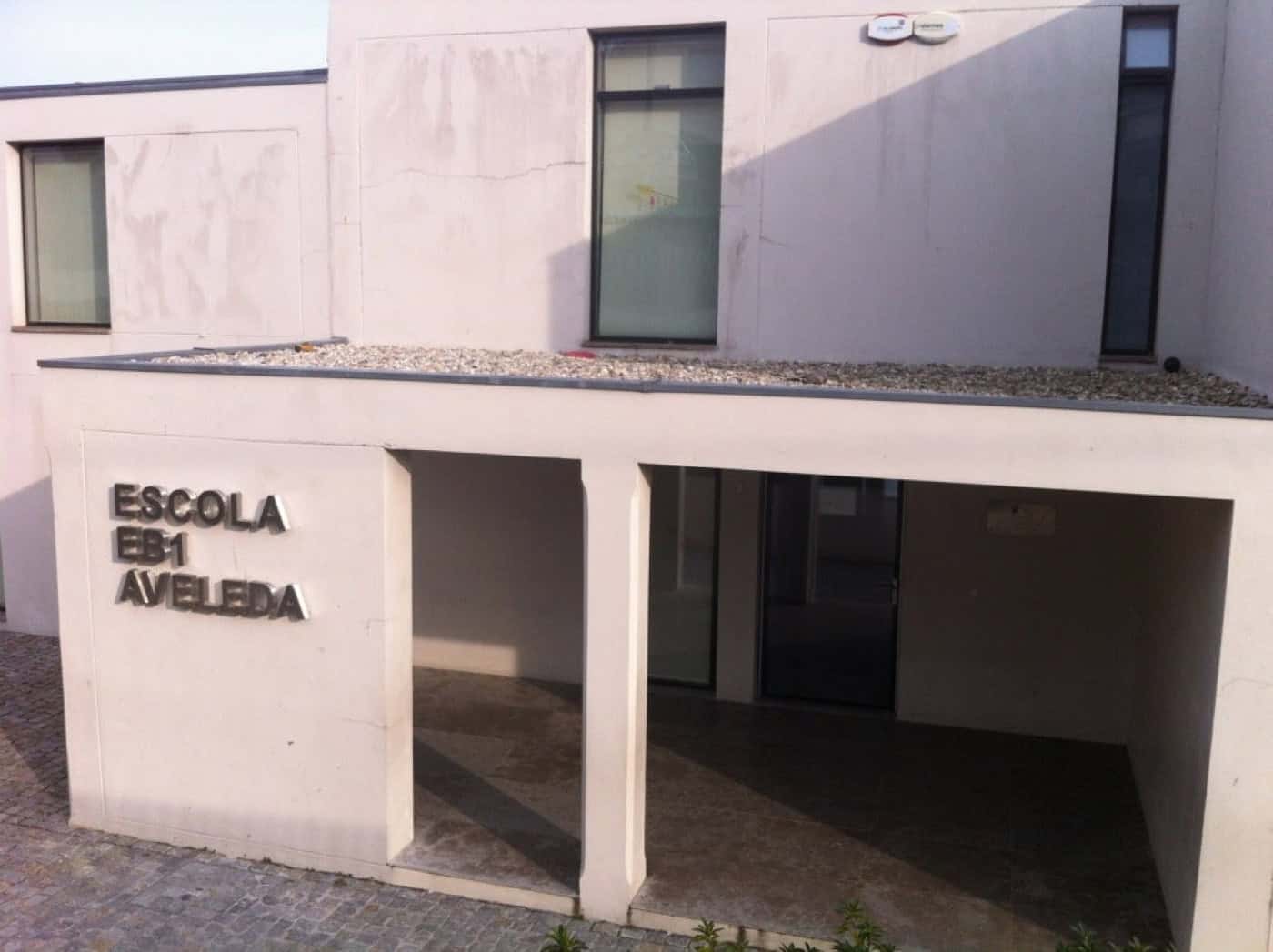 PS e CDU denunciam humidade e calor nas salas de aula da EB/JI Aveleda