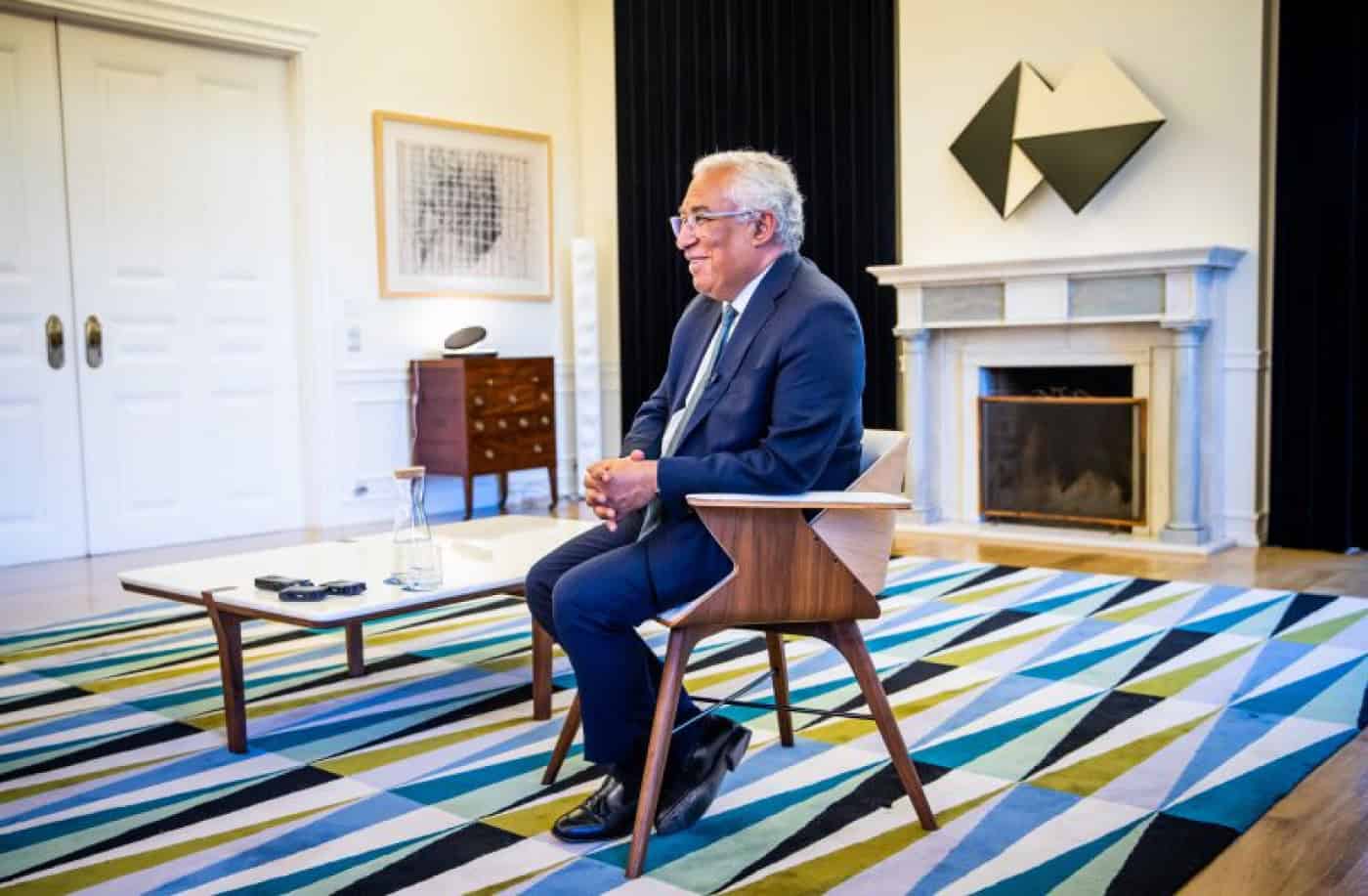 Costa quer mais funcionários públicos e reforma das profissões reguladas