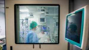 Mais de metade dos doentes continuam com sintomas 6 meses após alta hospitalar&nbsp;