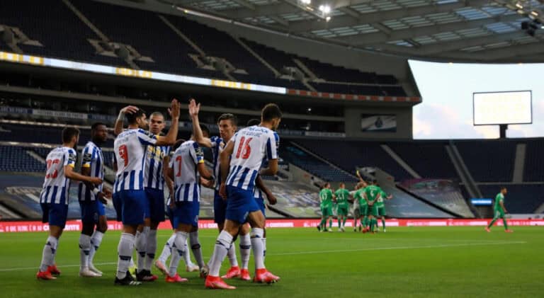 FCP vence Farense e está a três pontos da entrada direta na Liga dos Campeões