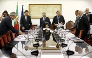 Gabinetes de políticos e dos órgãos de soberania fora do regime de prevenção da corrupção