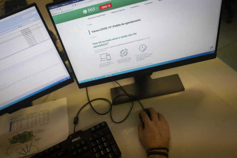 Auto-agendamento para vacina já disponível a pessoas acima dos 55 anos