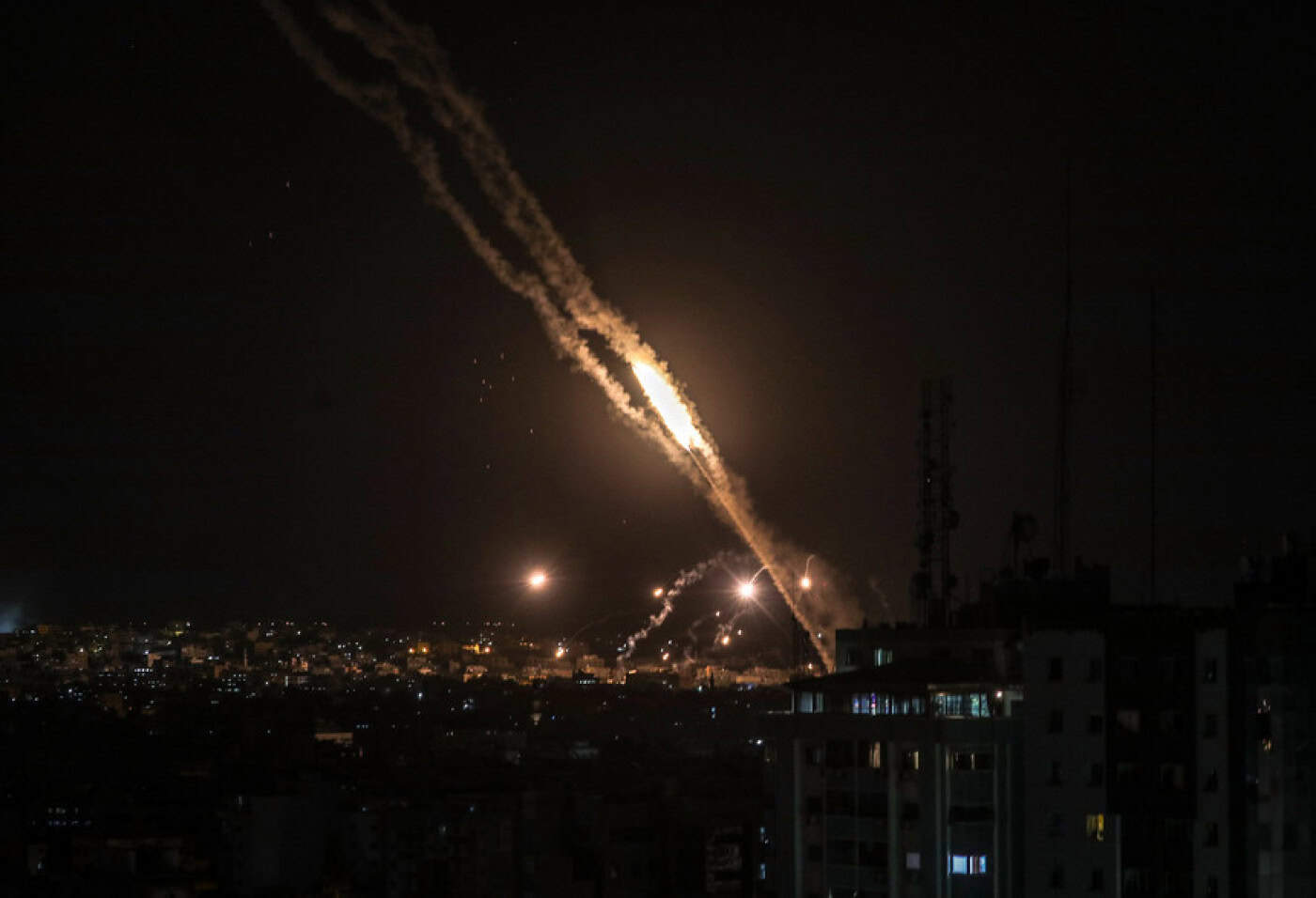 Ofensiva de Israel em Gaza. 50 rondas de bombardeamentos por terra e ar em 40 minutos