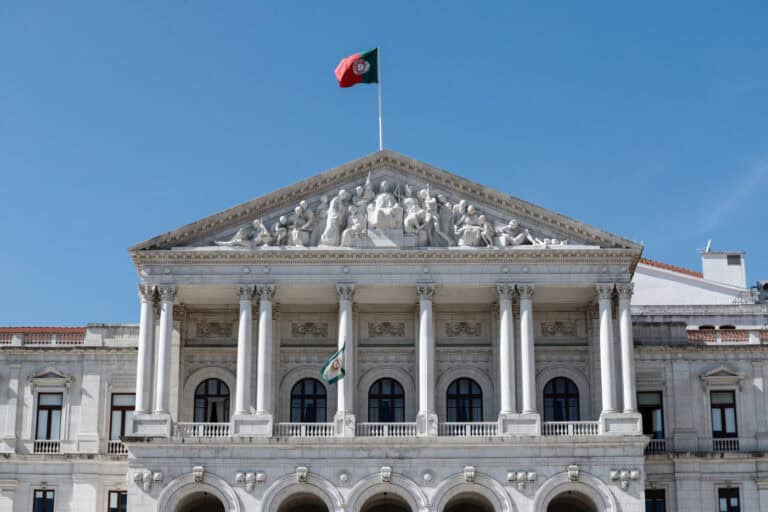 Parlamento aprova lei-quadro de criação, modificação e extinção de freguesias