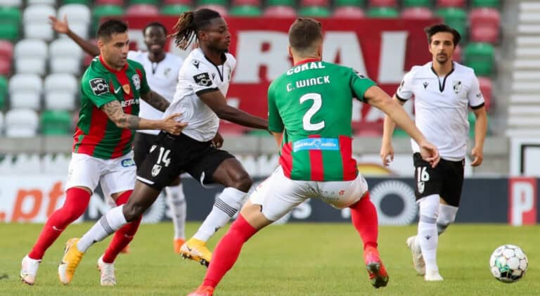 Vitória SC empata e mantém sexto lugar