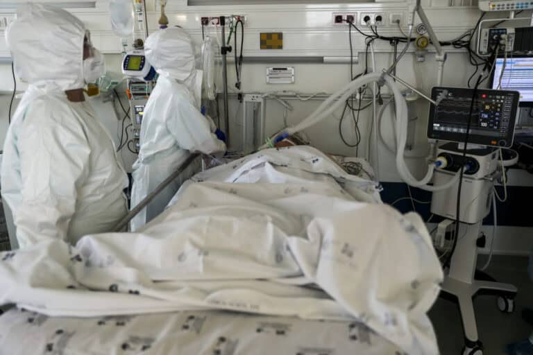 Médicos de família admitem que doentes recuperados da covid-19 podem passar a grupo de risco