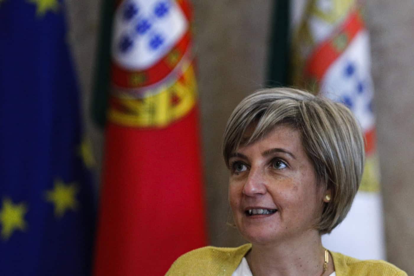 Ministra da Saúde admite reorganização nas urgências e redistribuição de recursos