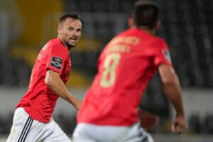 Benfica vence em Guimarães com 'bis' de Seferovic e 'rouba' Europa ao Vitória&nbsp;