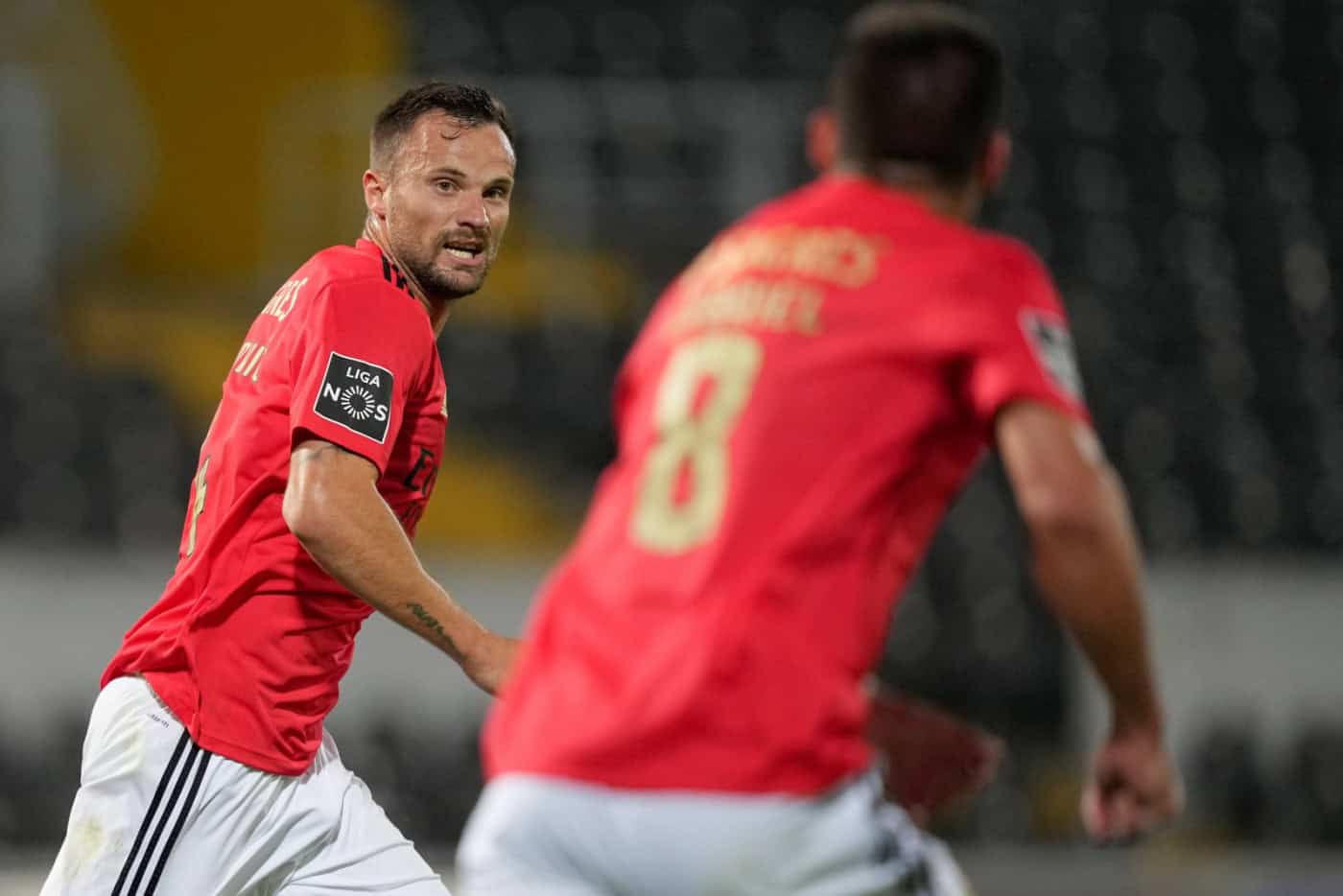 Benfica vence em Guimarães com 'bis' de Seferovic e 'rouba' Europa ao Vitória