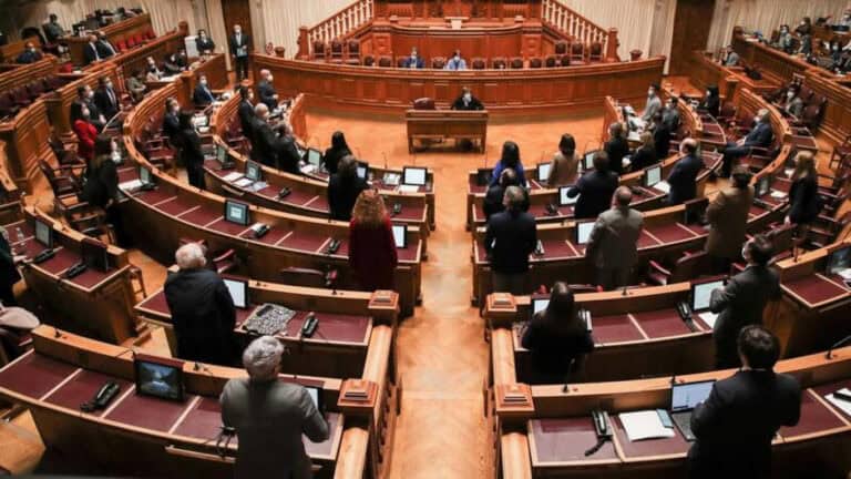 Polémica reforma das Forças Armadas aprovada na generalidade