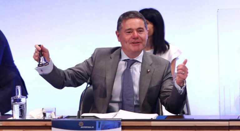 Eurogrupo perspetiva 70% da população da Europa vacinada até ao verão