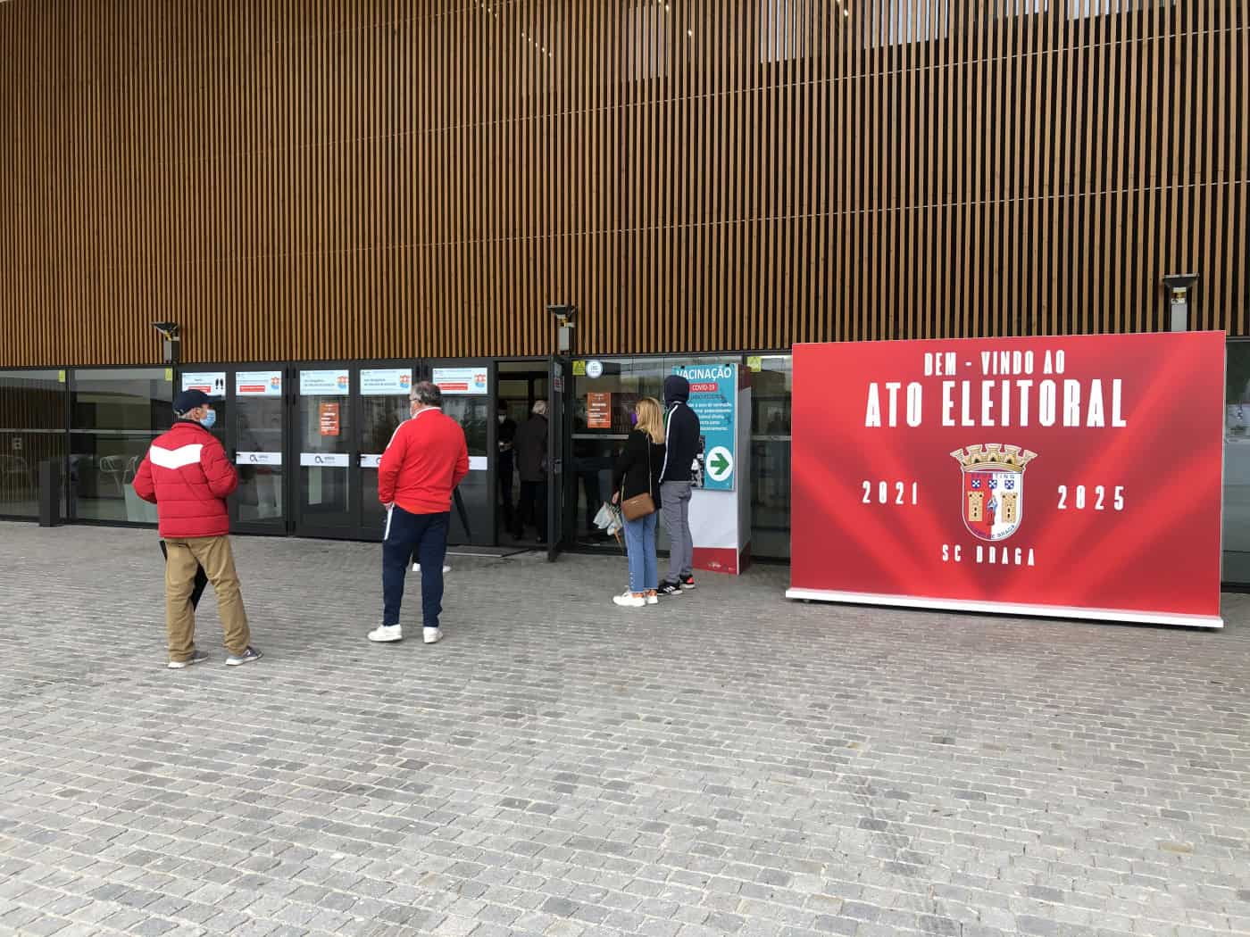 SCB. Cerca de uma dezena de sócios aguardava abertura das urnas