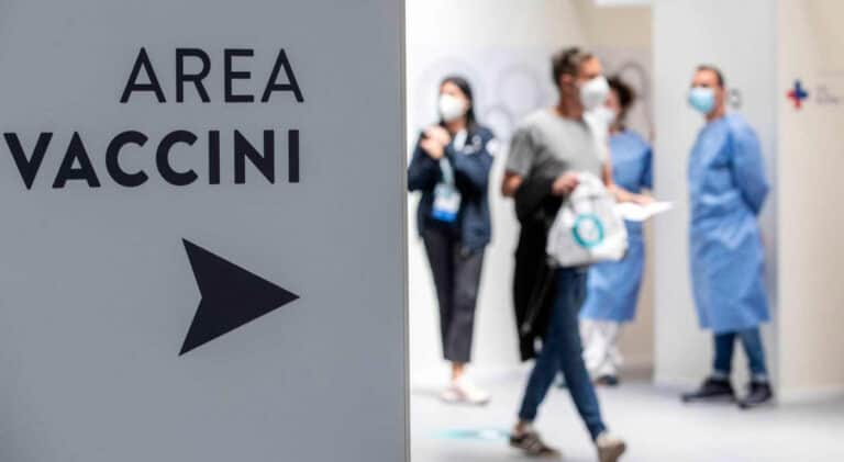 UE espera ter toda a população vacinada em Setembro